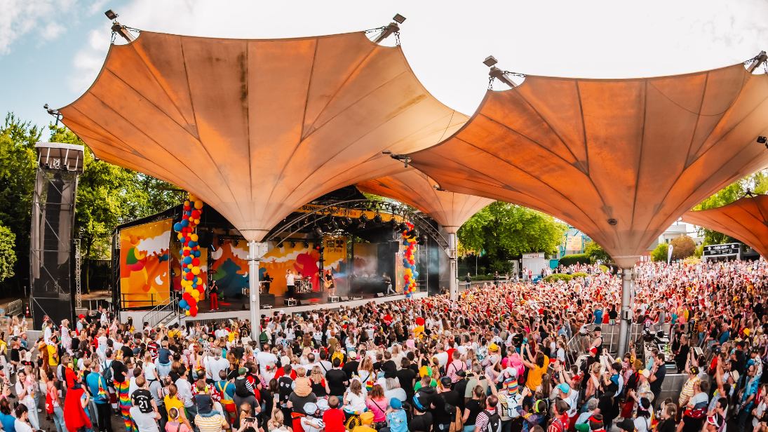 Jeck im Sunnesching för Pänz im Tanzbrunnen Köln © Julian Huke Photography